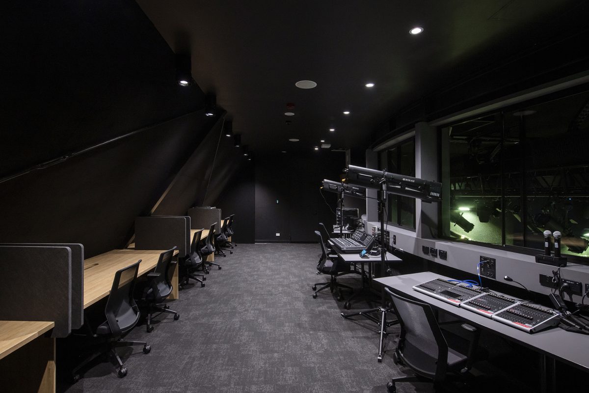 Mt Gravatt TAFE 2 2000px