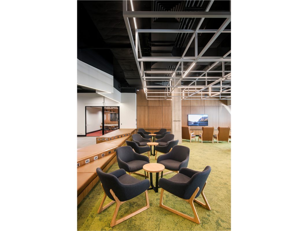 UNi SA Lounge 1 2000px